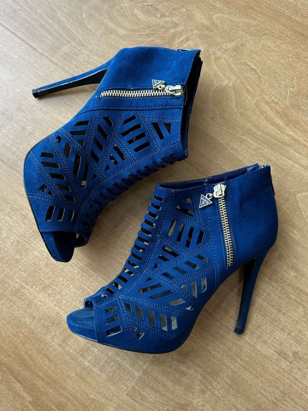 Guess Women’s Royal Blue Cutout Suede Margot Heeled Ankle Booties, Size 7M - Picture 6 of 14